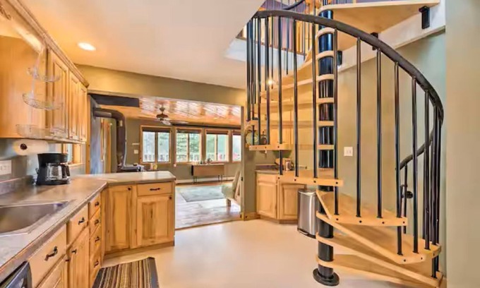 Thornton House | NEW! White Mountains View Escape