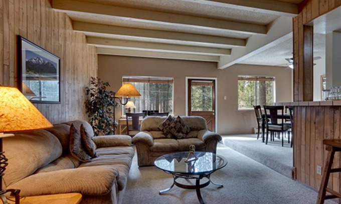 South Lake Tahoe House | NEW YEARS/January Break - 3 Bdrm Townhouse @ CA base of Heavenly Ski Resort