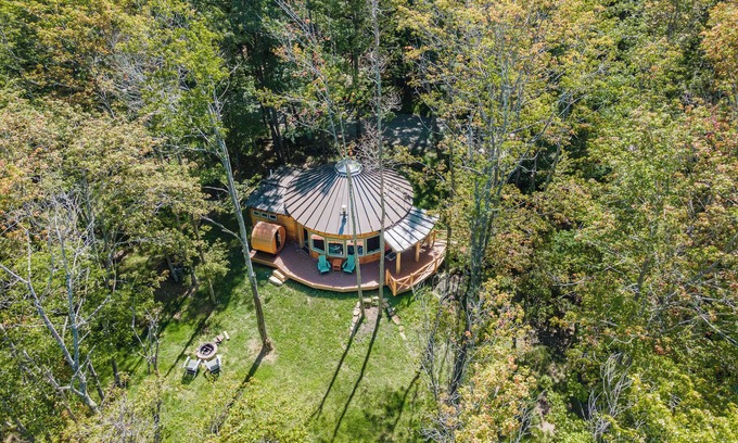 Thayerville Cabin | New! Yellowstone Yurt: Lake Area, Gas Fireplace, Sauna!