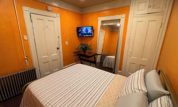 Newark Apartment | Newark's Art Deco 1-bdrm Oasis