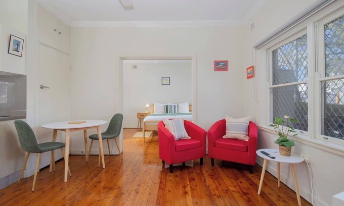 Newcastle Apartment | Newcastle Nook Convenient Comforts in the CBD