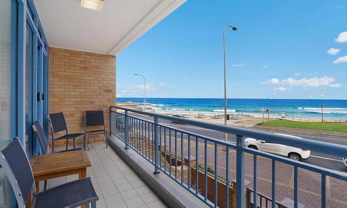 Newcastle East Apartment | Newcastle Short Stay Accommodation - Sandbar Newcastle Beach