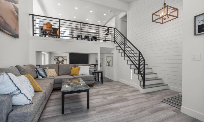 Sandy House | Newcastlehouse · Ski Resorts | Game Room | Bunks | 6TVs | Shopping