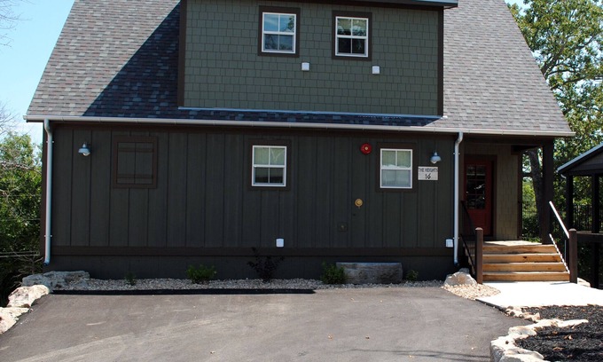 Kimberling City Cabin | Newer Cabin - 5 Bed, 5.5 Baths, Getaway! Sleeps 14