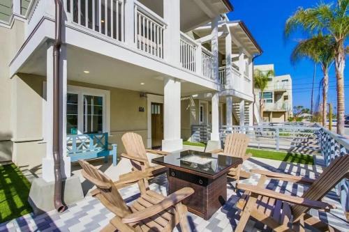 Mission Beach House | Newer Construction Beauty Steps to Mission Beach and Bay