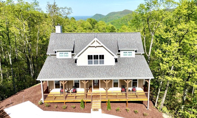 Black Mountain House | NEWER Luxury 6/6 Mt View in Gated Preserve, Hot Tub, Hiking Trails, EV Charger
