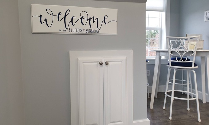 Ferndale House | NEWER Peaceful Country Blueberry Bungalow Private Stand-Alone Suite