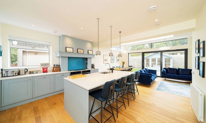 Glenisla Ski Chalet | Newhall Gardens - Botanical Bliss
