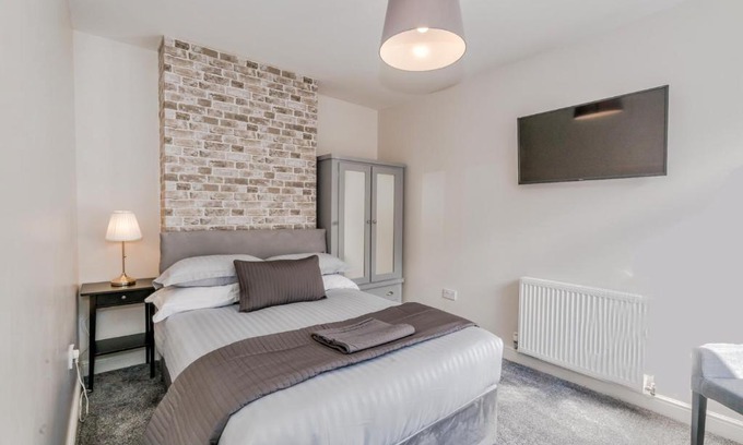 Cannock Bed & Breakfast | Newhall Lodge
