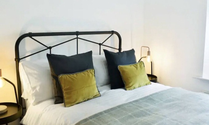Kendal House | Newlands Cottage, in the heart of Kendal [Pet's ok]