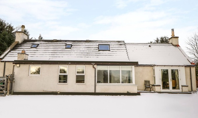 Archiestown Cottage | NEWLANDS, pet friendly, with open fire in Archiestown