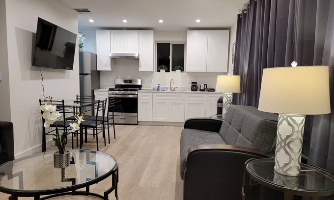 Beverly Hills House | Newly built 2 bedroom home by Beverlywood! A+ area