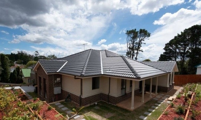 Katoomba House | Newly Built - Blue on Albion