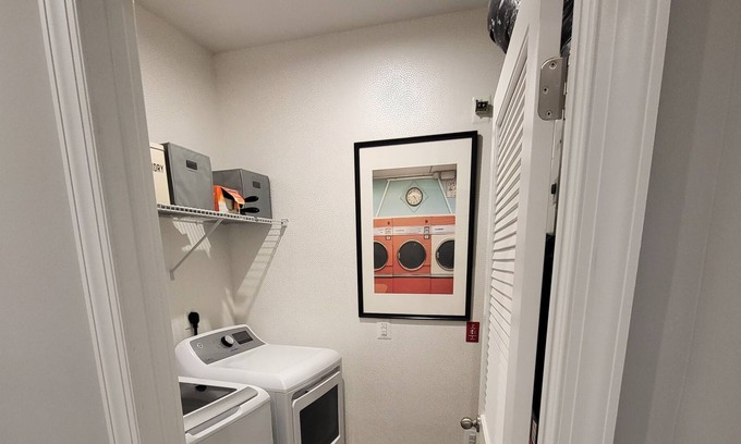 Fairfax Condo | Newly Built Condo Loft Townhome w/ balcony close to nearest Harris Teeter