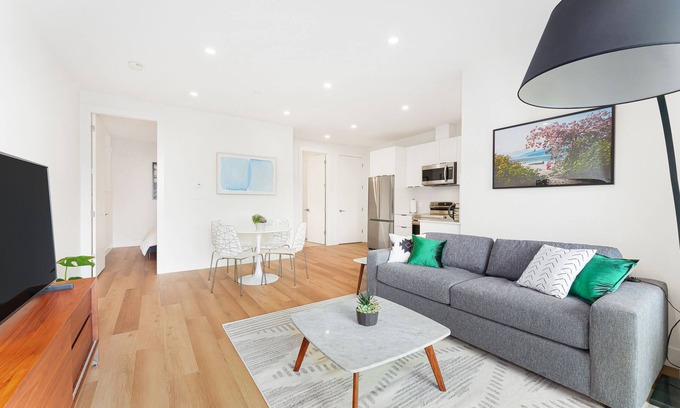 Lower Lonsdale House | NEWLY Built Cozy and Modern Guest Suite Retreat