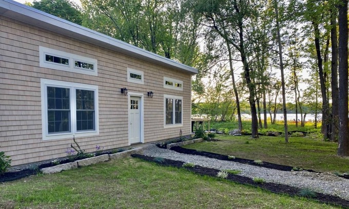 Newport Cottage | Newly Built Cozy Cottage