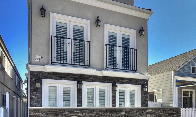 West Newport House | Newly built + Ocean View + Steps to Sand