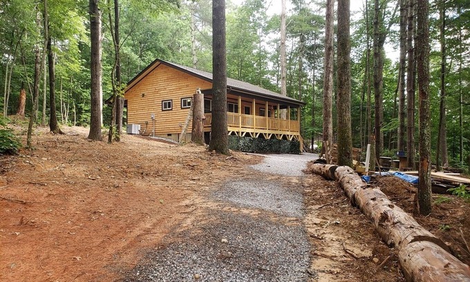 Hendersonville Cabin | Newly built private cozy cabin 15 min to Hendersonville, Lake Lure, Chimney Rock