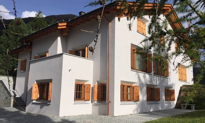 Samedan Apartment | Newly built, very nice villa with holiday apartment on the groundfloor.