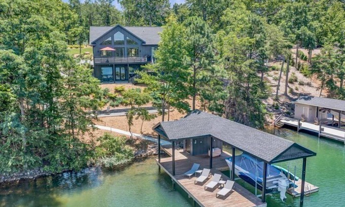 Huddleston House | NEWLY BUILT Waterfront Home on Capewood Drive!