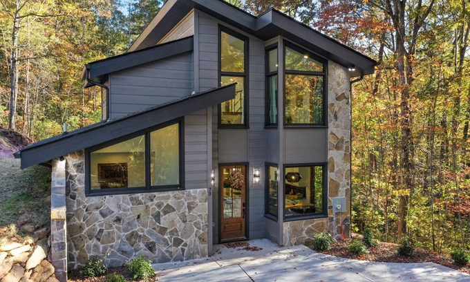 Foxfire Estates Cabin | Newly Constructed Rustic Modern Cabin W/Hot Tub