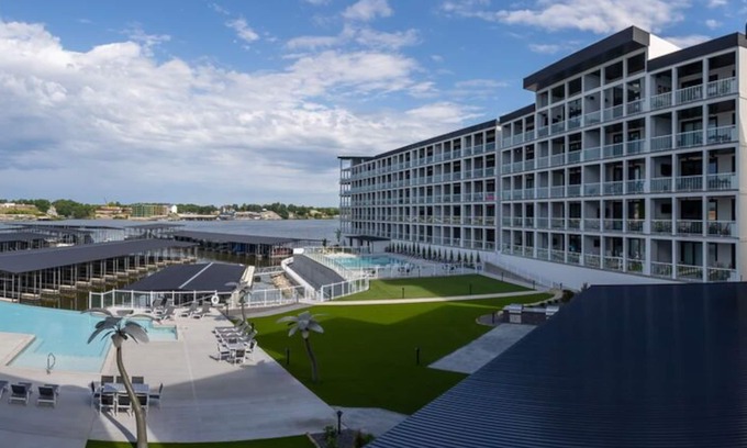 Osage Beach Condo | Newly Designed Topsider Condo w/Beautiful Main Channel Views