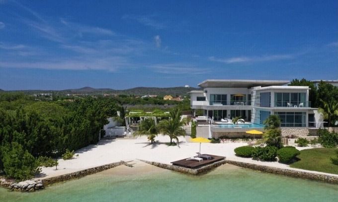 Savaneta Villa | Newly Expanded! Lavish & Exclusive Beachfront Mansion.