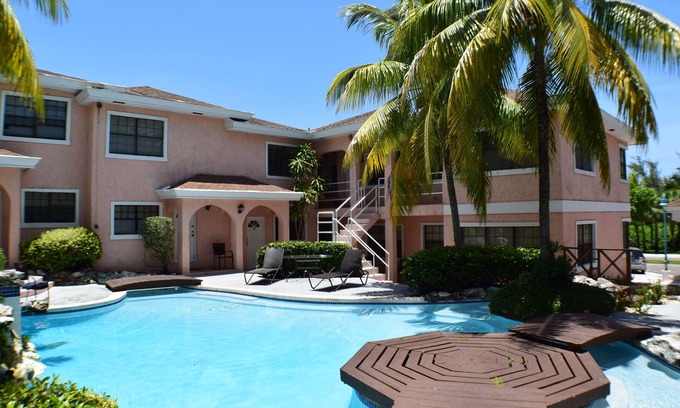 Paradise Island Condo | Newly Furnished 2 bedrooms, Walking distance to Atlantis!