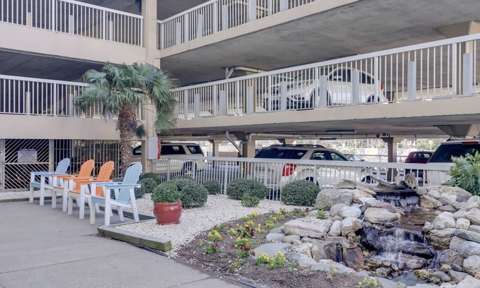 Northeast Virginia Beach Condo | Newly Furnished 7th Floor Oceanfront Condo on the Boardwalk w/Pool
