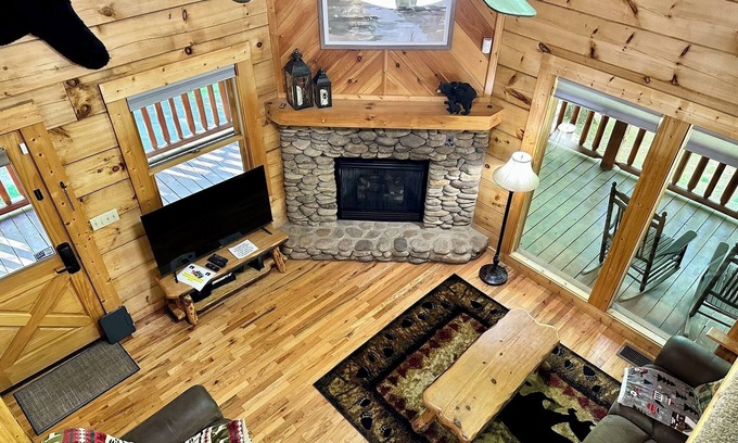 Gatlinburg - Pigeon Forge Cabin | Newly Listed Cabin: Cozy up by the fireplace