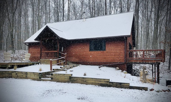 Rhinelander Cabin | Newly offered Amazing cabin on 5 wooded acres - close to trails and town
