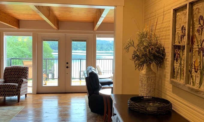 Sequim House | Newly refinished two-bedroom house with an elegant rustic look on the waterfront
