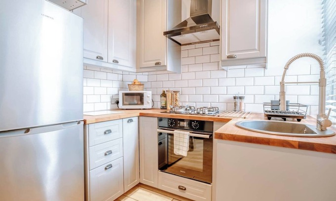 Harrogate House | Newly Refurbished 3 Bedroom Townhouse with Patio