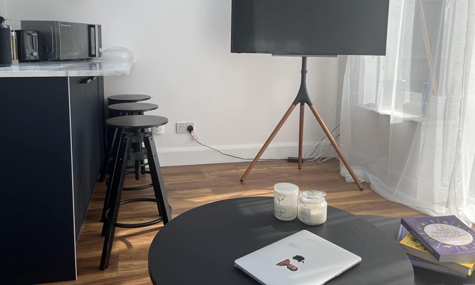 Selhurst Apartment | Newly refurbished 1-Bed Apartment in Croydon SE25