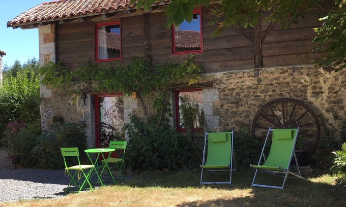 Videix Cottage | Newly refurbished 1 bedroom detached cottage close to Leisure Lakes and Chateau