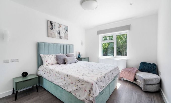 Whittington Apartment | Newly Refurbished 2 Bed Flat Close to Mill Hill Broadway and Train