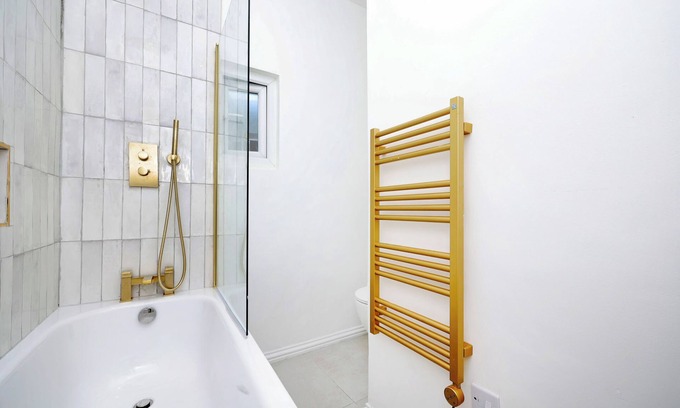 Lea Bridge Apartment | Newly refurbished 2 bedroom apartment in trendy Leyton