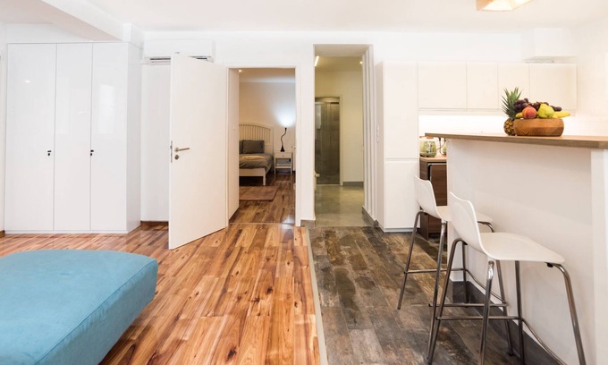 Ferencvaros Apartment | Newly refurbished central 2Be+LR AC 75 sqm apartment