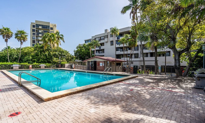 Key Biscayne Condo | Newly refurbished 3 bed apartment in Key Biscayne