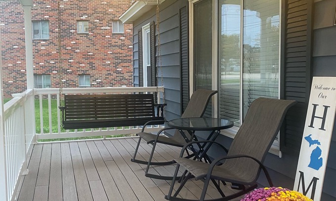 North Street House | Newly Remodeled, Comfy Home w/Large Fenced Yard