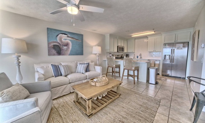 Summer Breeze Condo | Newly Remodeled Beach Bliss: King Bed & Bunk Twins at Horizon South!