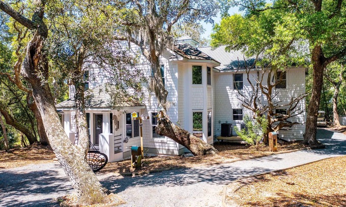 Bald Head Island House | Newly Remodeled - Secret Gem, Wooded, Private, Close to Beach, Market & BHI Club