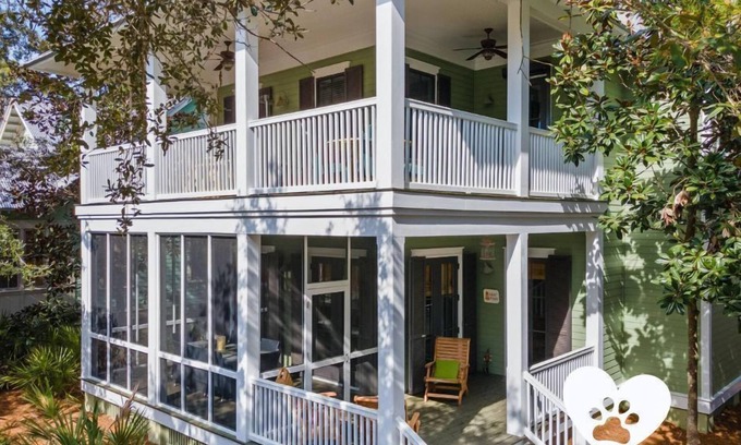 Watercolor House | Newly Remodeled Kitchen! Bikes and Golf Cart Included!