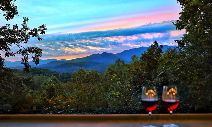 Gatlinburg Cabin | Newly Remodeled! 2 Bedroom Suite Luxury Cabin- Gorgeous Mt Views