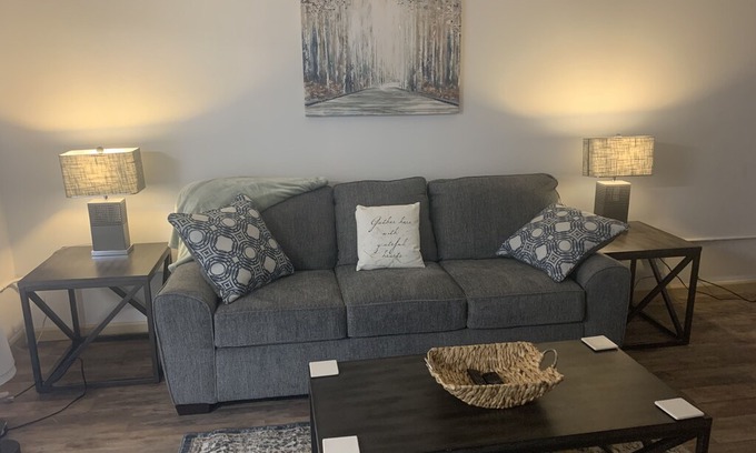 Beckley House | Newly Remodeled 2 bedroom, 1 bathroom apartment