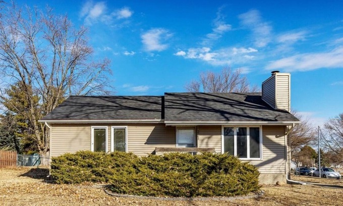 Urbandale House | Newly remodeled 3-bedroom ranch with pool table, patio, and grill in Urbandale.