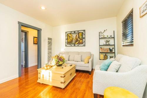 Glendora House | Newly Remodeled 3B2B House
