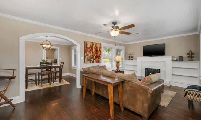 Van Buren House | Newly Remodeled 3BR in Town · Cherry Street