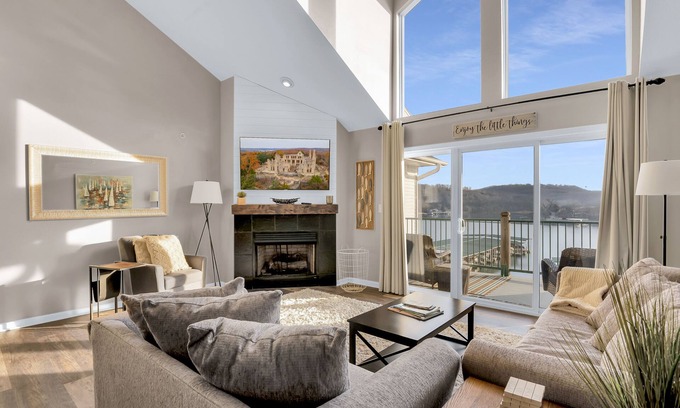 Camdenton Condo | Newly remodeled 4BDR/3BA modern condo with 12x28 BOAT SLIP