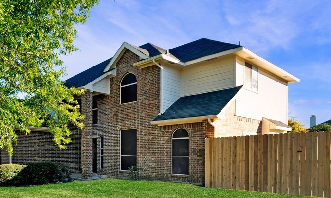 Lewisville House | Newly remodeled 5BR 3 Bath w/pool 15 min to DFW airport~